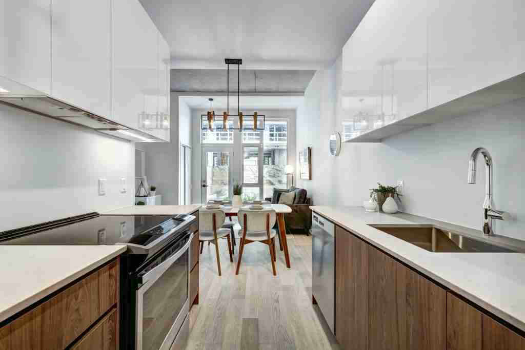 Beautiful Canadian style luxury furnished and staged apartment i Condo Renovation Company in Brampton - 3