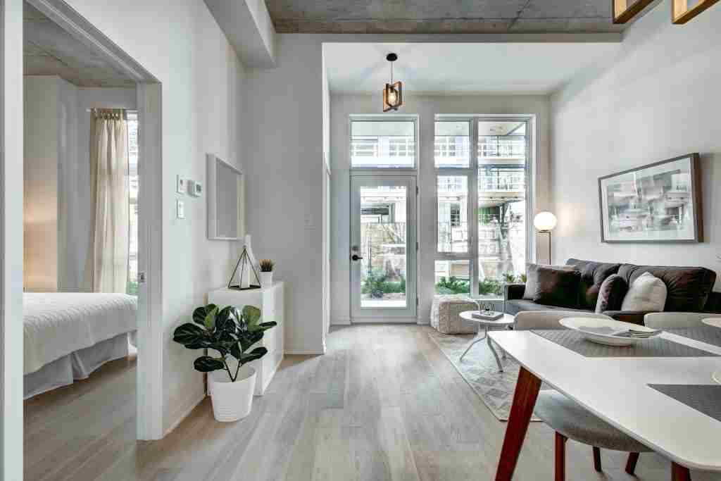 Beautiful Canadian style luxury furnished and staged apartment i Condo Renovation Contractor in Toronto - 15